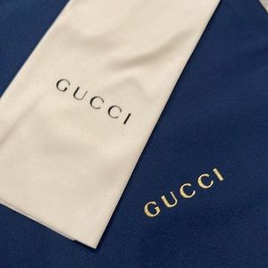 Gucci eyeglass bag and eyeglass wipe